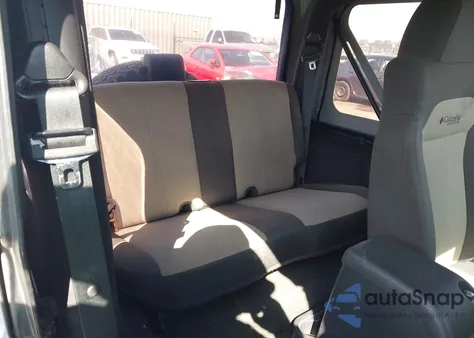 2004 Jeep Wrangler X z USA, uszkodzony, nr VIN 1J4FA39S74P724840